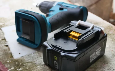 Voltaje y amperaje en herramientas de batería