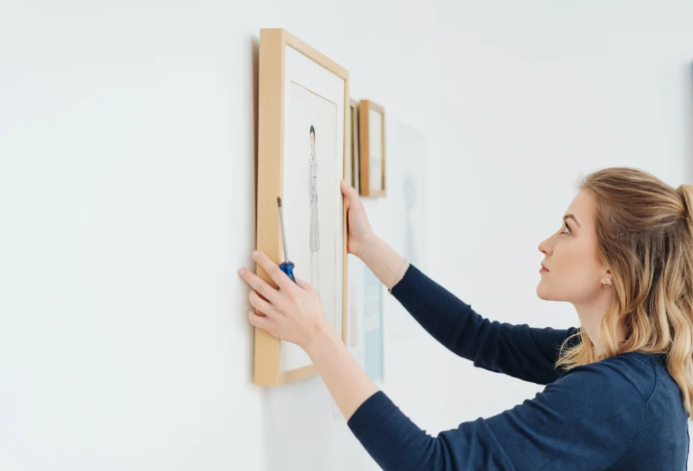 como colgar un corcho en la pared sin hacer agujeros